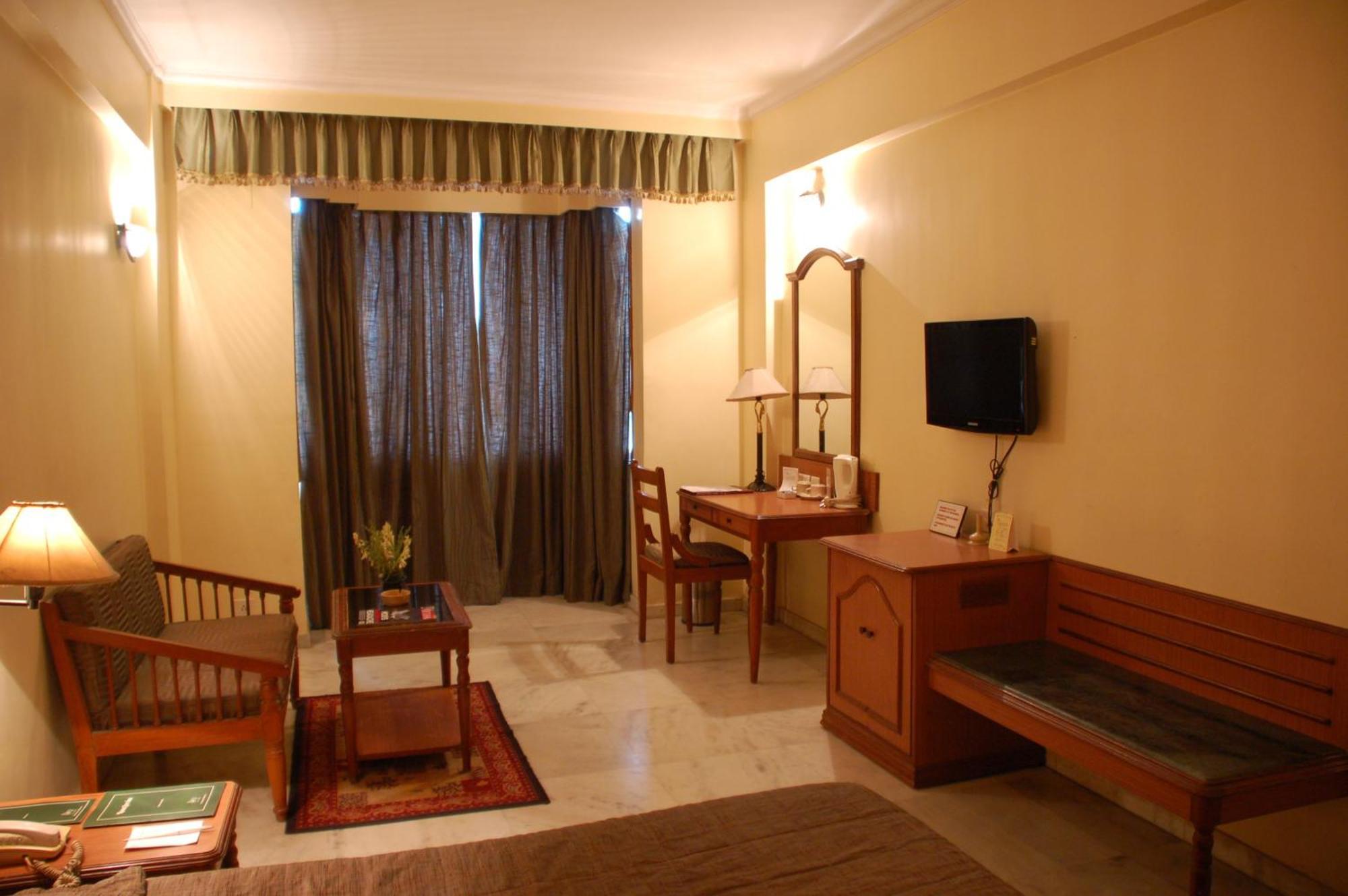 Hotel Royale Midtown Bhubaneswar Exterior foto